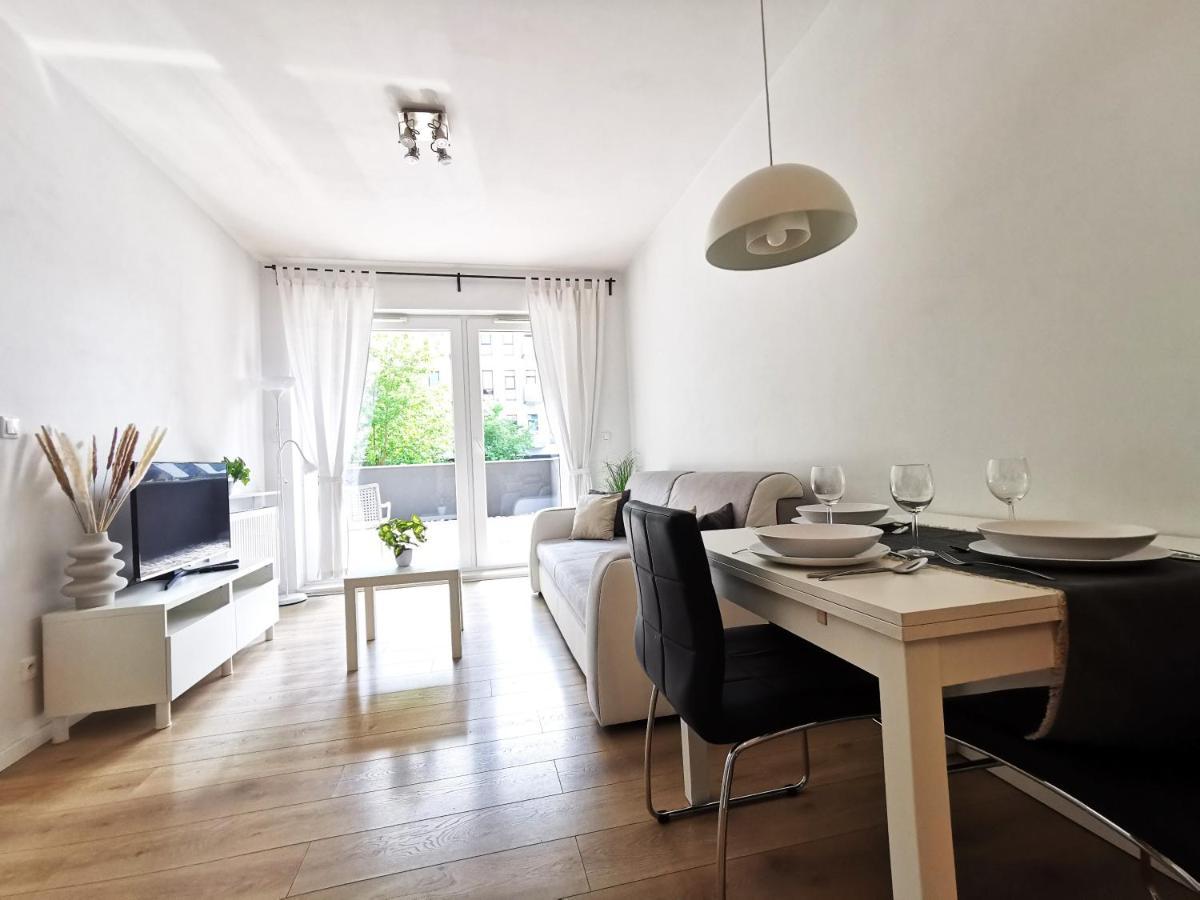 Matejki ~ Self Check-in 24 ~ Parking Apartment Wroclaw
